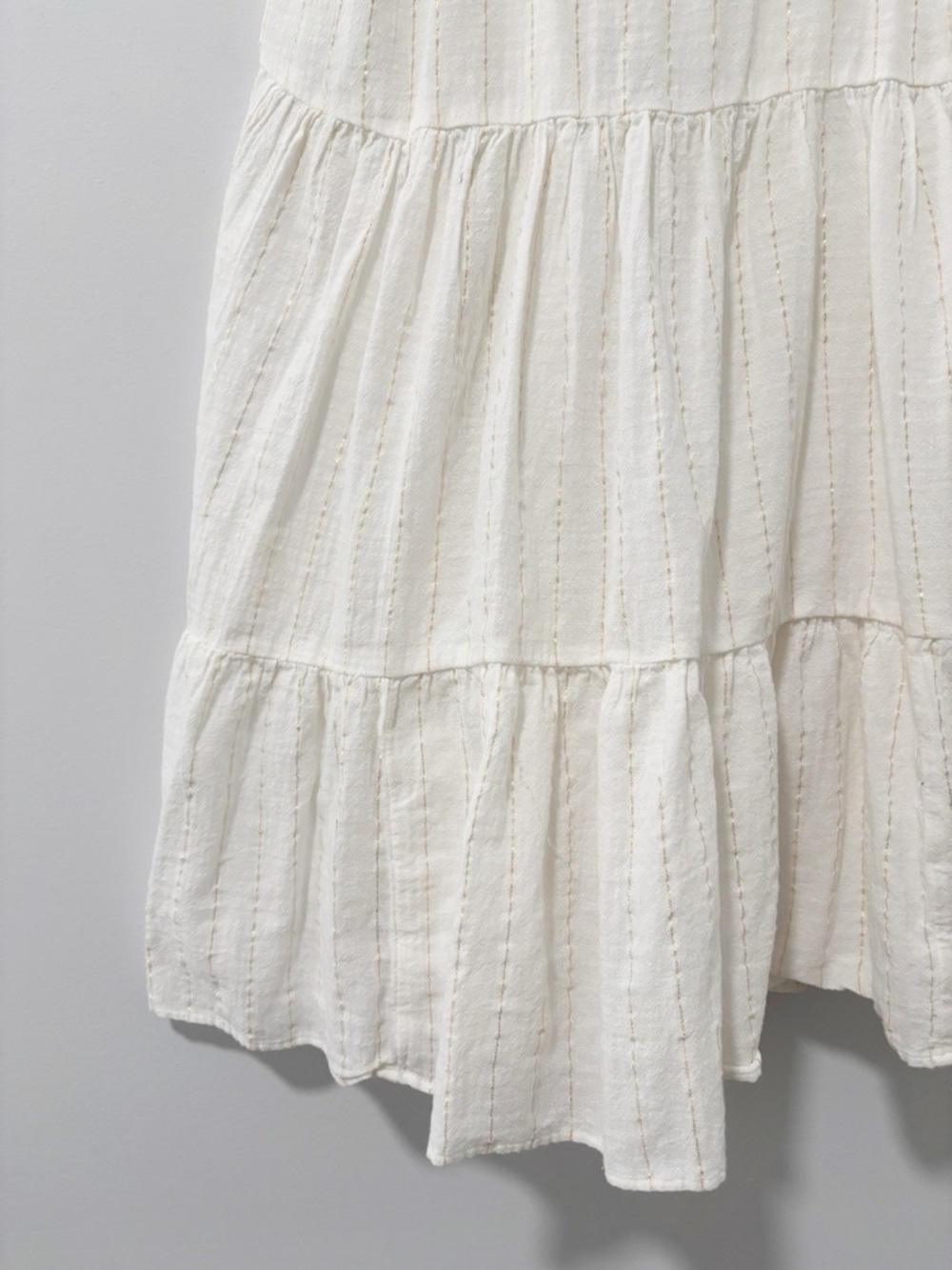 aerie White Dress Gold Pinstripes Womens Sz Medium Tiered Babydoll Boho Coastal - Picture 3 of 10